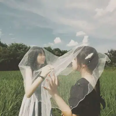 闺蜜头像一人一张清新唯美闺蜜头像图片两张分开
