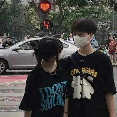 ins幼稚鬼情侣头像
