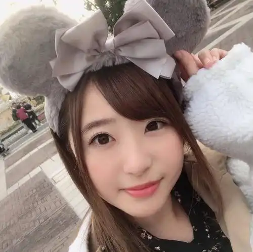 满糖女孩初美沙希,五官精致还有婴儿肥,典型的第二眼美女
