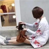 简单的文字代表不了任何情绪青春活跃的非主流唯美女生qq头像
