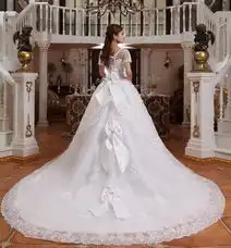 每一个女孩都有一个婚纱梦
