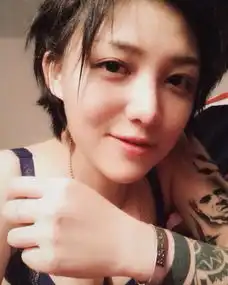 最美女纹身师走红海量私照曝光似范晓萱被称女版陈冠希
