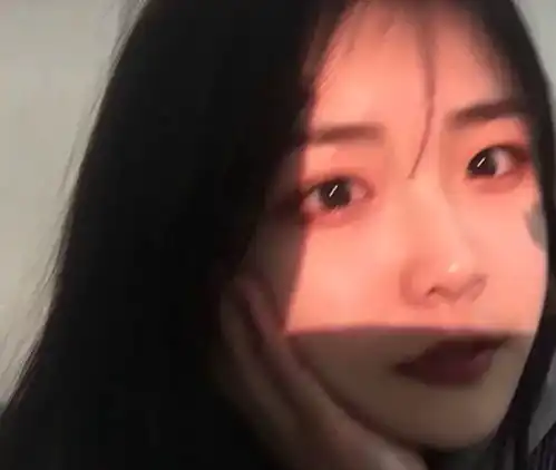 ins适合情绪低落时用的丧系女生头像
