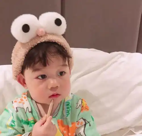 头像傻人有傻福有钱人有周大福
