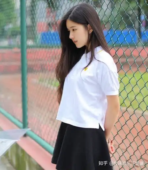 赵露思双麻花辫造型曝光,气质甜美好似邻家妹妹,不迷人是假的
