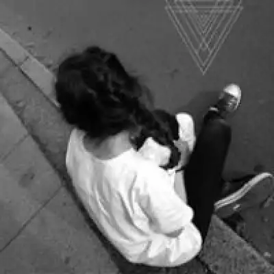 伤感的女生黑白头像一眼见你就会喜欢上你
