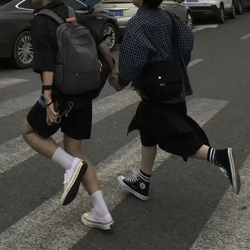 情侣头像经过了兜兜转转的重逢是场浪漫
