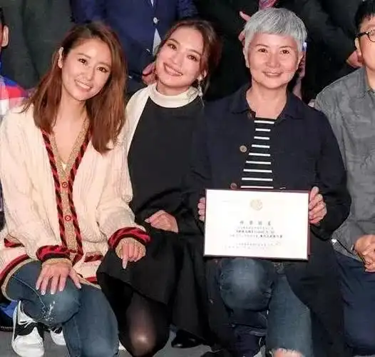 林心如与舒淇同框,辣妈与少女同样是42岁,未修图对比一目了然
