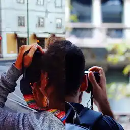 这对异地恋的美国摄影师,把情侣合影玩出了新境界
