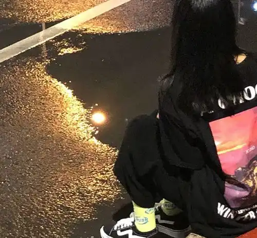 ins不露脸女生头像
