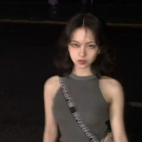 头像既然爱谁都没有结果不如见一个爱一个咯
