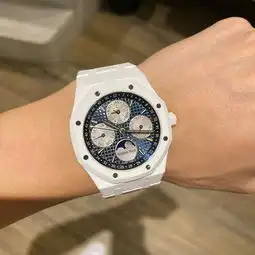 鹿晗眼里的绝世美人大赏莫得感情的晒表机器
