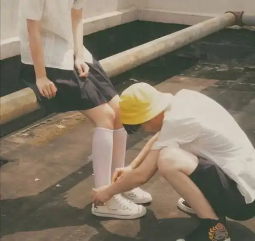 双向奔赴的爱情才有意义哦情侣头像
