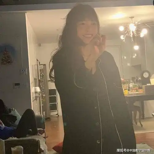 泪崩具荷拉诞辰哥哥晒她生前美照愿在那里没忧虑只有开心幸福
