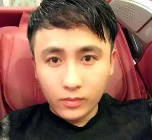 一流网红啥学历李佳琦211,散打哥初中,最红的她才是小学毕业
