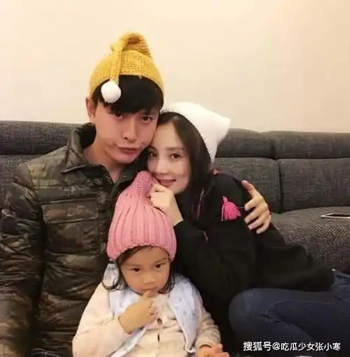 已冰释前嫌贾乃亮李小璐同框陪甜馨过六一,为孩子会选择复合吗
