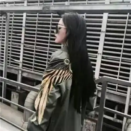 2020最新个性好看背影微信情侣头像一男一女
