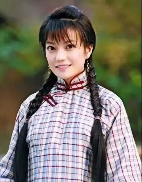 穿旗袍的你,最适合哪种发型呢
