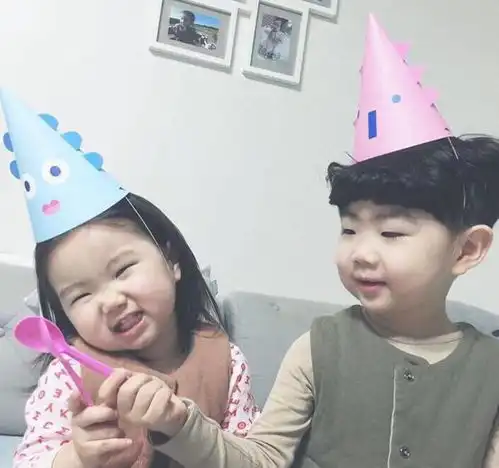 请问这个小男孩叫什么啊
