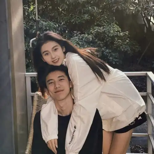 看,我是你是绝配
