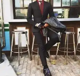 西装要穿的好看,就是剪裁配色肌肉
