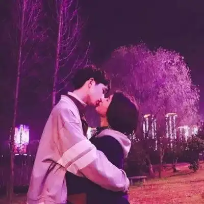 女人最无法抗拒的3种接吻方式,网友散发一股恋爱的酸臭味
