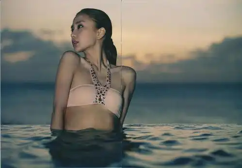 angelababy杨颖早期泳装
