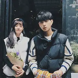 这张图片是不是情侣头像如果是的话谁有这张图片的另一张发给我一下可以吗谢谢了
