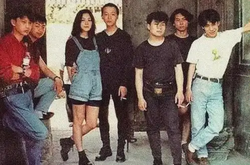 54岁的摇滚教父窦唯,终于为自己的风流付出了代价
