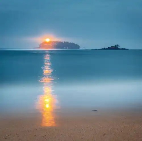 大海天空海面海景夕阳朝霞黄昏落日晚霞摄影图
