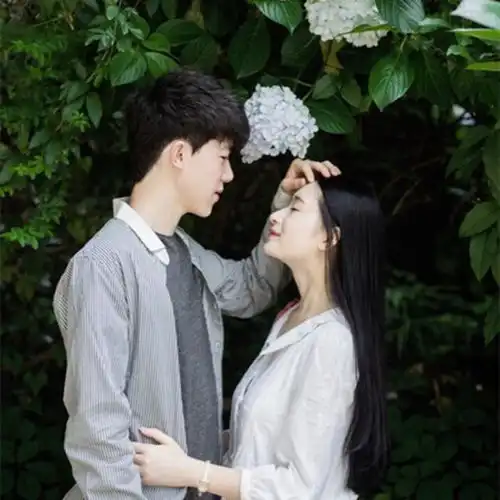 女朋友不拒绝别人的好该怎么办
