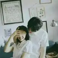 爱一个人为什么要觉得很委屈微信浪漫情侣头像
