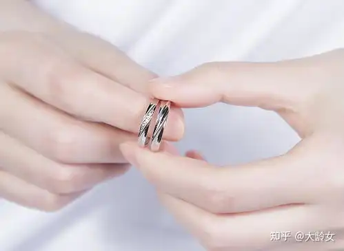 有什么好看的情侣对戒推荐嘛,1500元以内的
