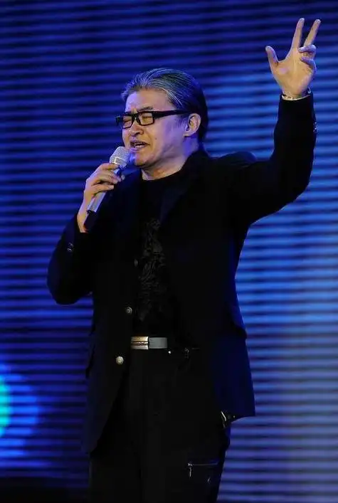 一代歌星刘欢晚年生活悲凉,女儿未婚,父母离世,今60岁苦度日
