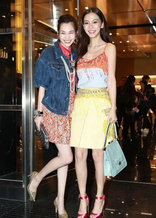 杨颖和水原希子同框显青涩,身高却挺有优势,厚唇模特的美挺特别
