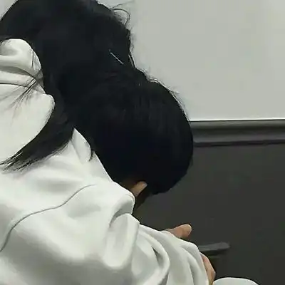 不牵手也可以漫步风霜雨雪不见面情侣头像我要个性网
