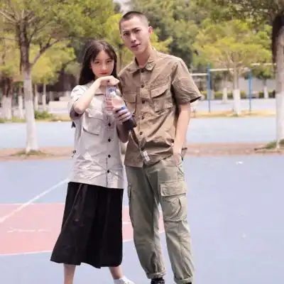情侣头像无水印一对,想要跑来被你一把抱住的感觉
