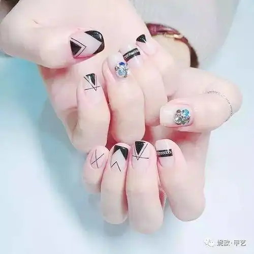 2017最in韩系美甲新款,超有范儿
