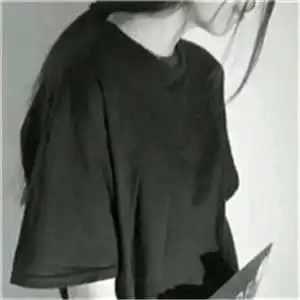 个性伤感黑白美女头像我喜欢的人我要好好保护
