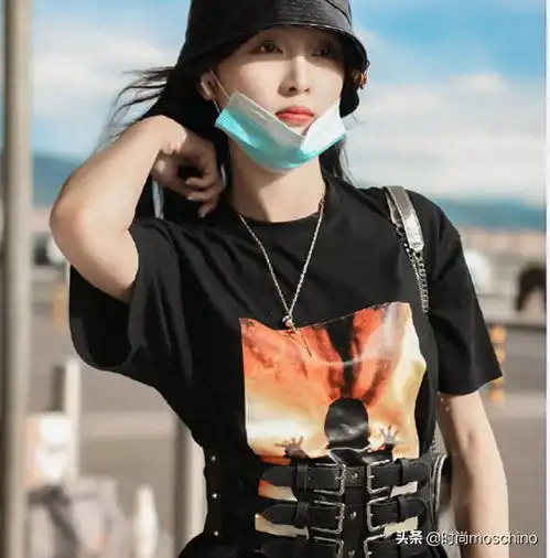 吴宣仪文艺风很抢镜,穿搭甜美不失飒气,十足的甜酷女孩
