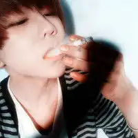 抽烟的样子很有型,很陶罪霸气男生颓废抽烟头像,烟这东西少抽
