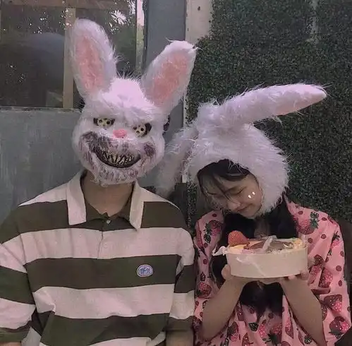 情侣头像我在原地转了一圈竟然变成了甜甜圈
