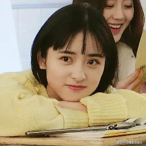当女星回到少女时期,钟丽缇好清纯,看到郭碧婷感叹神仙颜值
