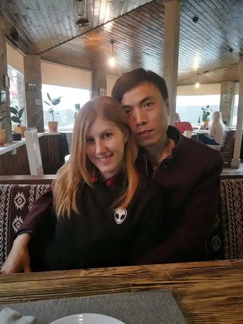 乌克兰美女网恋闪婚40岁河南大叔,婚后住农村,如今还幸福吗
