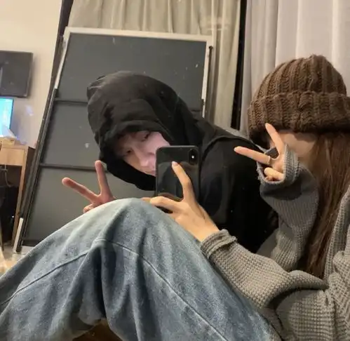 适合跨年的wechat情侣套图
