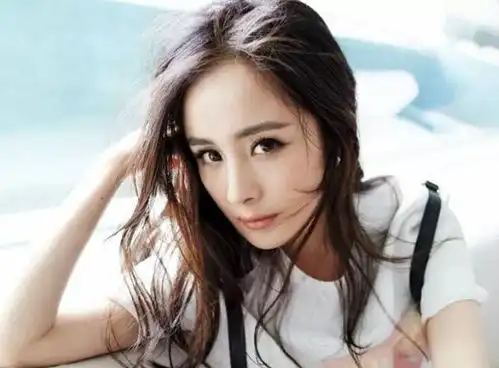 杨幂古装新剧,滤镜都盖不住脸上岁月的痕迹,黒眼少女登场
