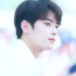 小清新男生头像
