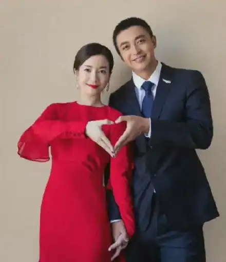 李晟李佳航被曝离婚闺蜜姜尘发文他欠你的婚礼我还给你
