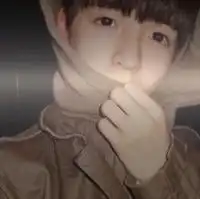 好看非主流个性情侣qq头像一左一右淡看这一季的忧伤
