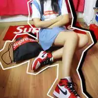 你仰望天空我仰望你漂亮女生的头像2
